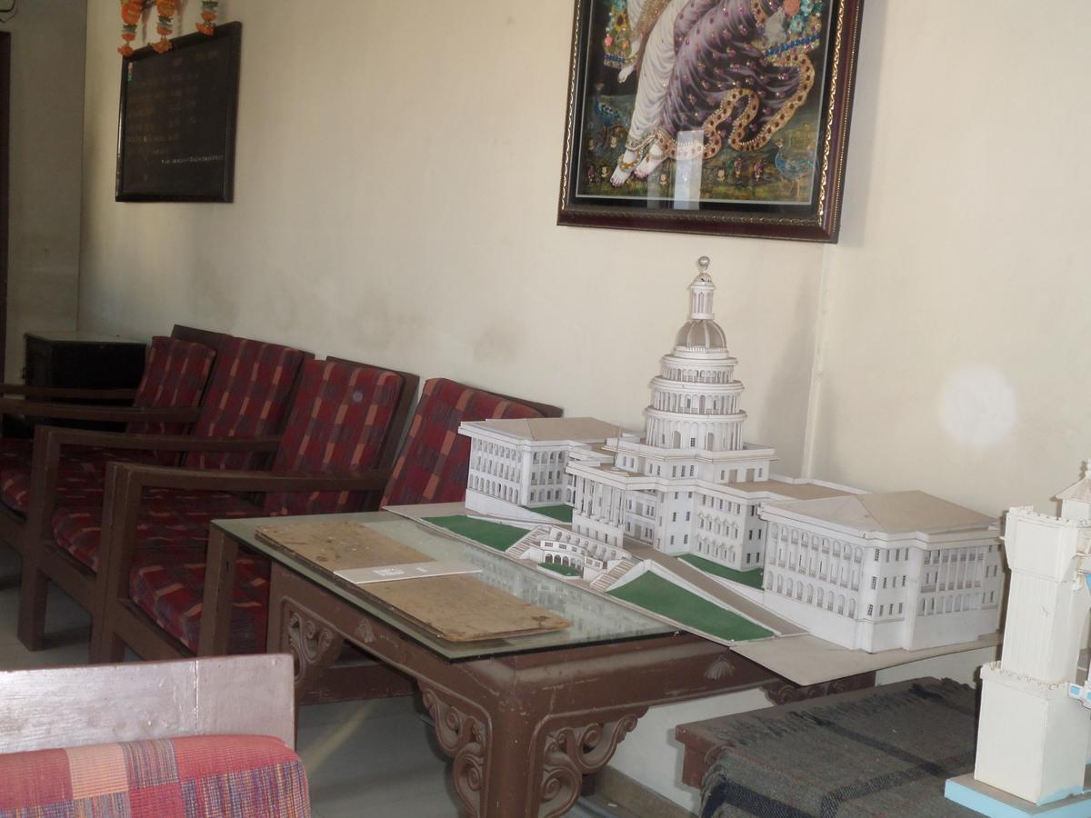 Vrindavan Lodge Solapur Exterior photo